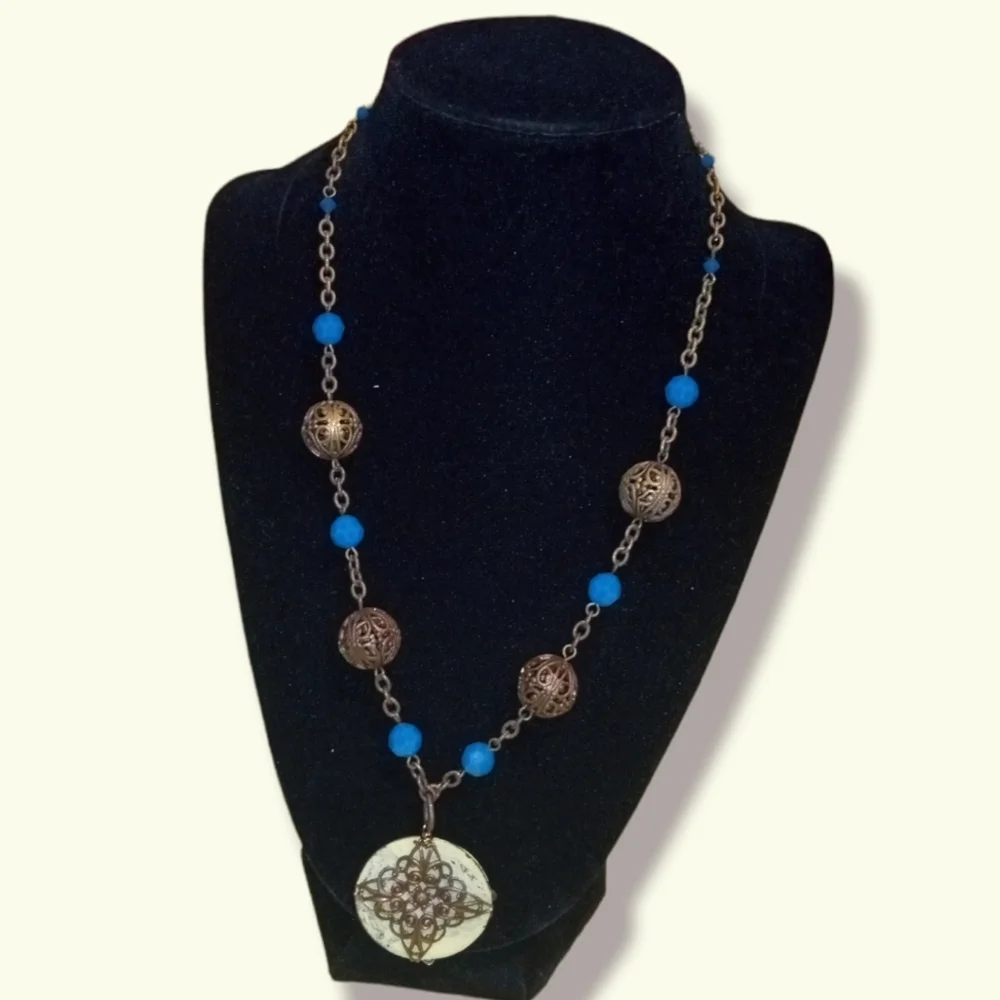 NECKLACE - Picture 2 of 4